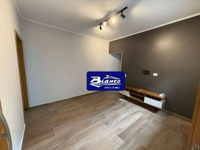 Casa térrea independente toda reformada!! 2 dormitórios Aluguel R$ 3.200,00 Jardim Tranqui