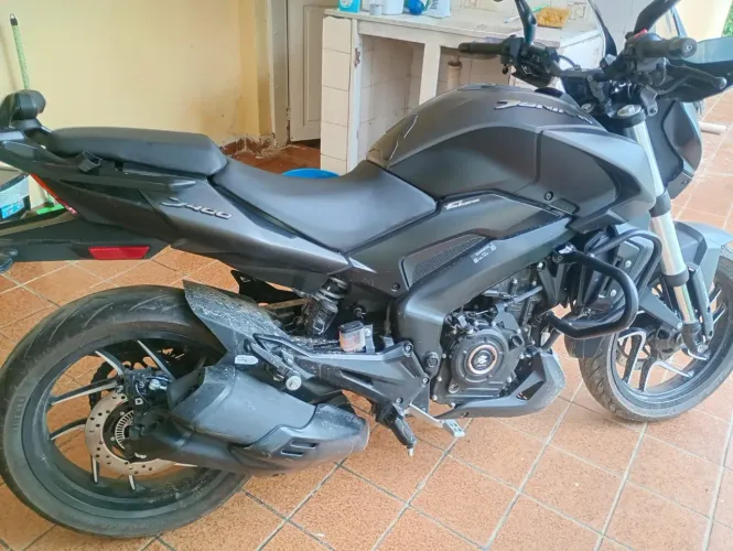 Moto Bajaj Dominar D400