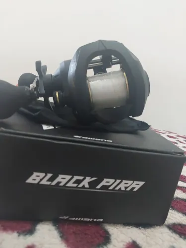 Carretilha Maruri Black Pira Pro BG com Alrme de tomada de linha, cabe 300 metros de Linha