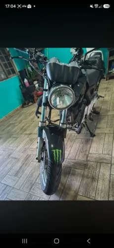 Moto zerada , pneus novos , churrasqueira e baú.