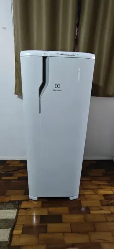 Geladeira Electrolux 240L 1 ano uso Curitiba
