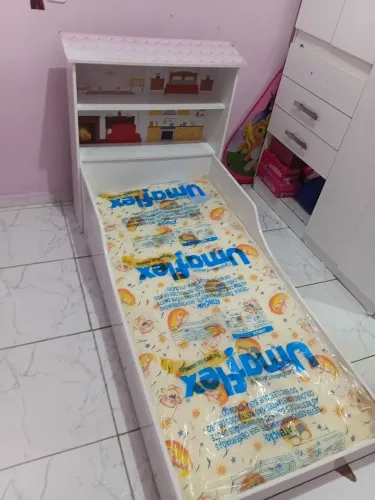 Cama Montessoriana com Colchão Menina