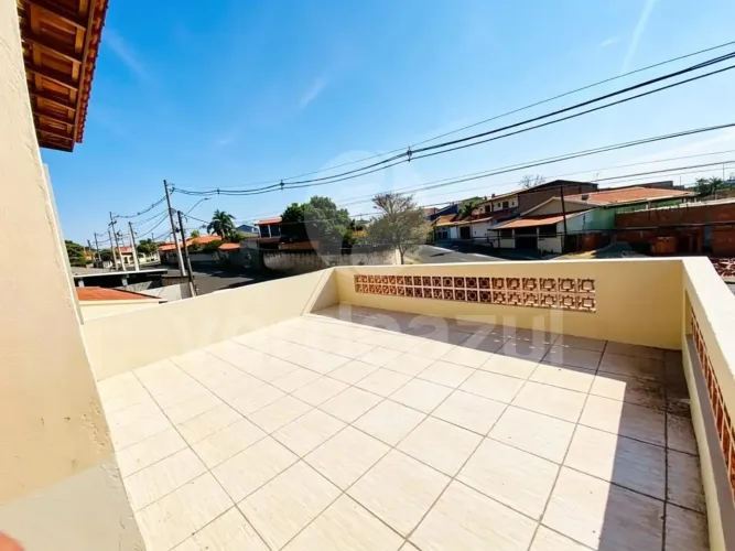 Sobrado com 3 quartos, suíte, varanda no Jardim Nova Terra em Sumaré-SP.