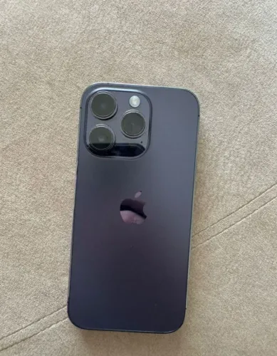 iPhone 14 Pro Max roxo
