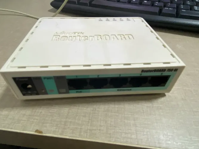 RB 750GL MIKROTIK