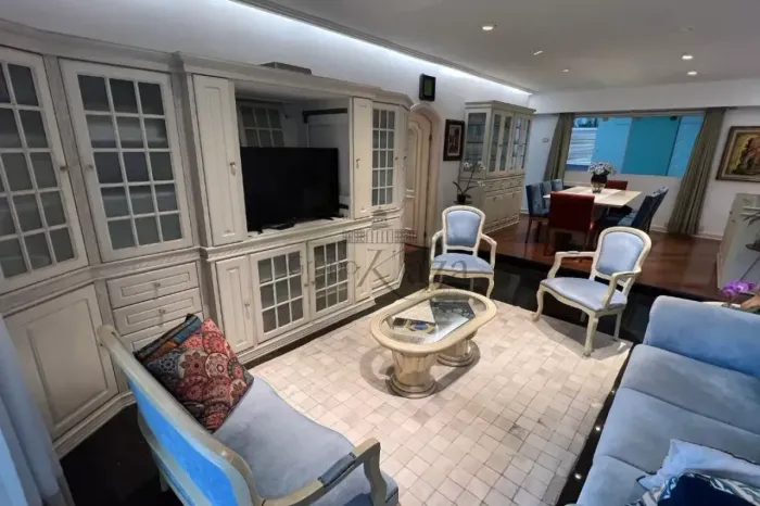 Apartamento - Bela Vista - 3 Dormitórios - 180m².