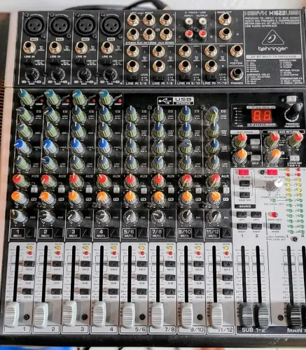 Mesa de Som Behringer Xenyx X1622USB
