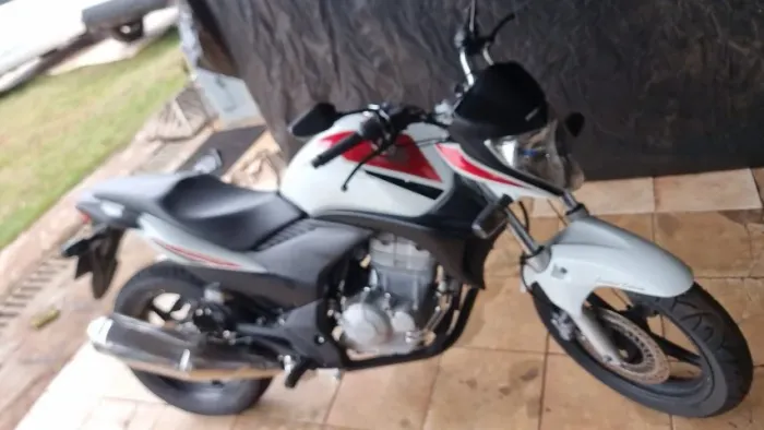 Honda Cb 300r 2011/12 Limited serie edição especial 40 anos Honda no Brasil bem bonita