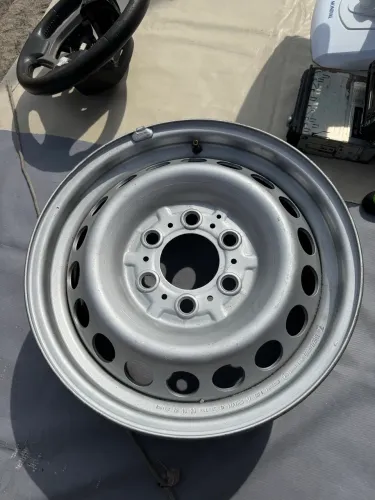 Roda  aço de Sprinter Mercedes aro 17, 6 furos