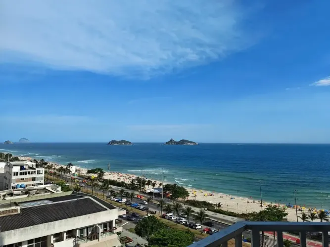 Apartamento mobiliado com vista mar na Av Lucio acista