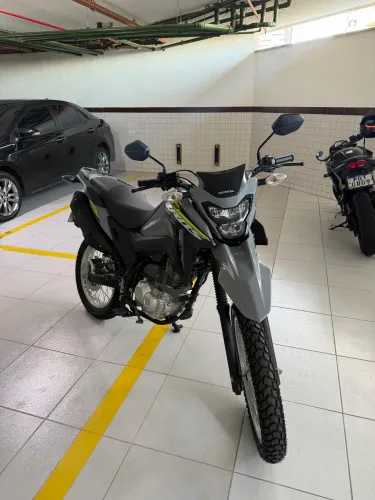 Vendo ou troco Honda Bros 160 abs 2025 com apenas 100 km. Único dono