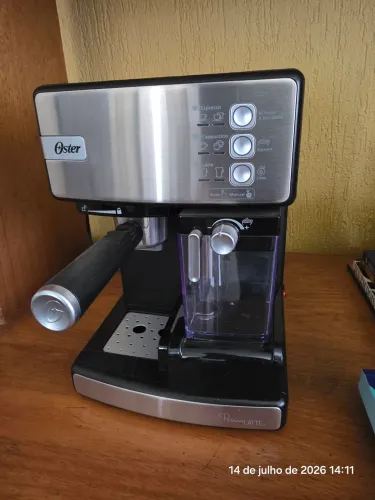 Cafeteira Oster - Espresso, Cappuccino e Latte