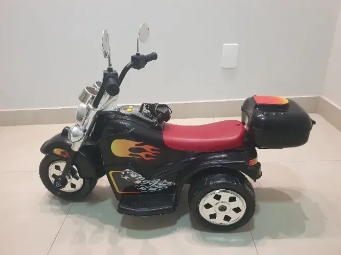 Moto elétrica infantil - triciclo