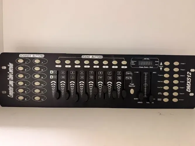 01 Controladora de luz DMX512, 01 Canhão de led profissional e 01 strobo 1500 W