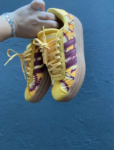 Vendo tênis Adidas collab com a Farm
