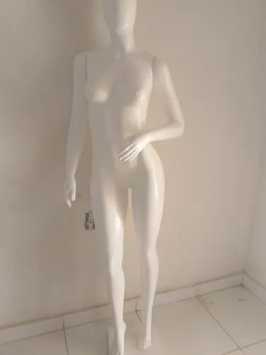 Vendo um manequim 220