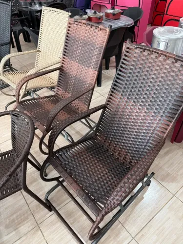 CADEIRAS DE BALANÇO EM FIBRA 