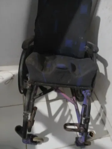 Doando Cadeira de roda infantil