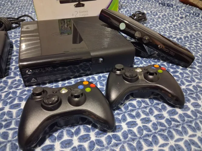 Xbox 360 + kinect + 2 controles + jogos