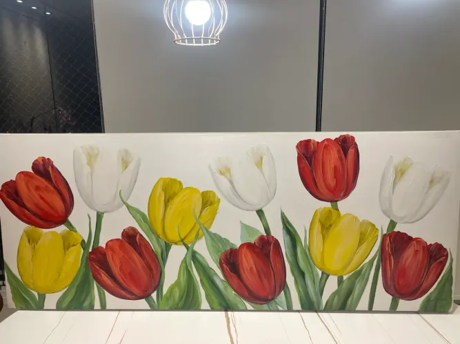 Quadro de flores vermelhas, brancas e amarelas