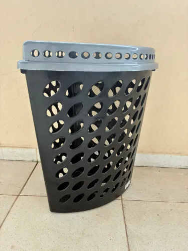 Cesto de roupa ou brinquedos de quina 
