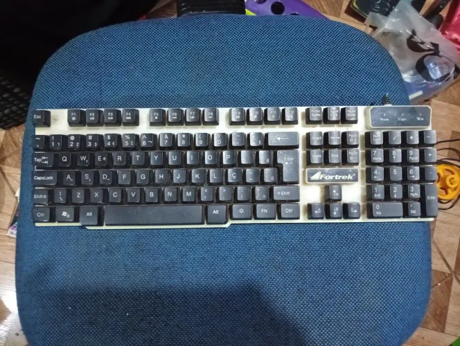 Carcaça do teclado gamer fortrek GK -710 Chromatic para retirar peças 