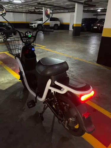 Bike elétrica Bee U2 2023 Branca - única dona, impecável - retirada em São Paulo