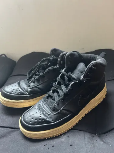 TÊNIS NIKE MID / CANO MÉDIO - TAMANHO 40