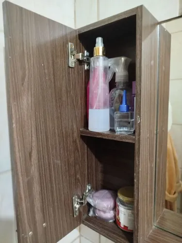 Vendo Armário de banheiro/ largura do armário parte de cima 54 cm.Parte de baixo 61