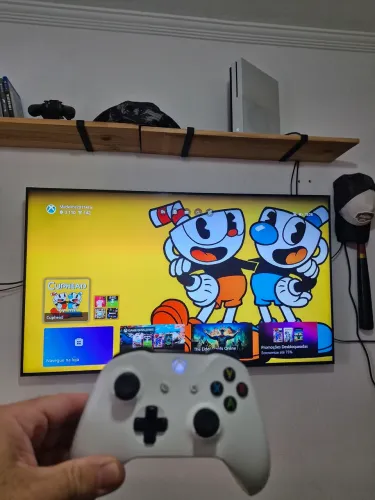 Xbox One S 500G bem conservado e funcionando perfeitamente 