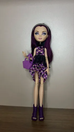 Boneca Ever After High Raven Queen
