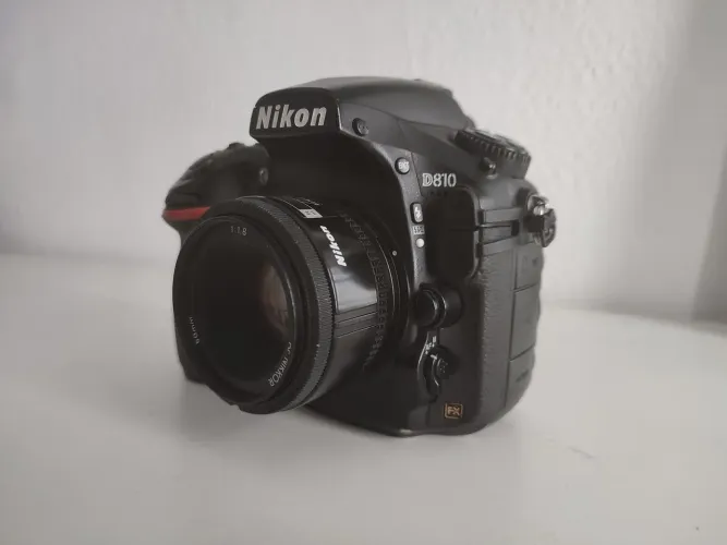 Nikon d810 - aproximadamente 120k cliques