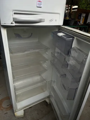 Vendo geladeira Electrolux 462 litros