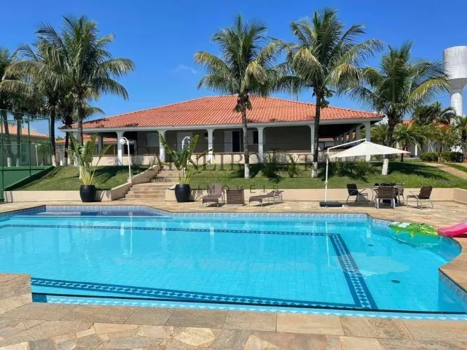 Chácara espetacular em Dois Córregos com 8000 m2, piscina aquecida e 23 suítes. Ideal para