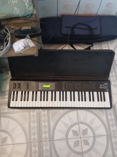Teclado X5D Kong sintetizador