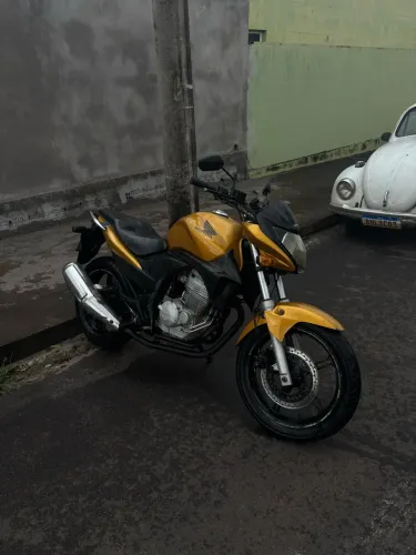 CB 300 dourada ano 2009 moto de passeio