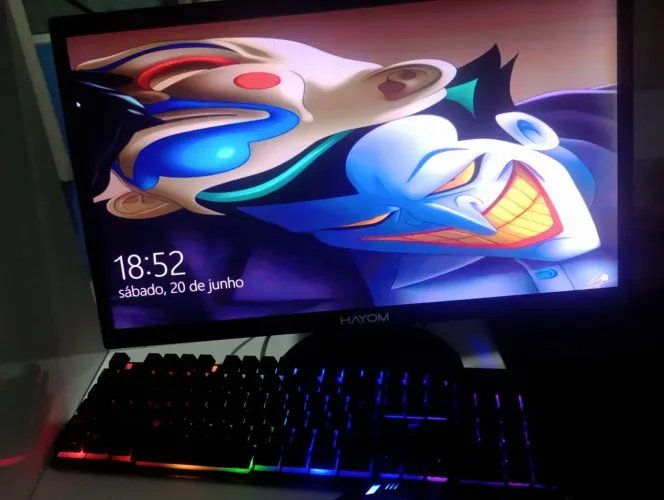 COMPUTADOR COMPLETO A VENDA, MENOS DE 9 MESSES DE USO.