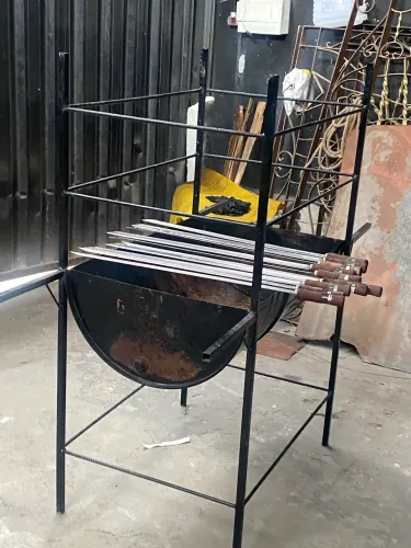 Churrasqueira com 10 espetos