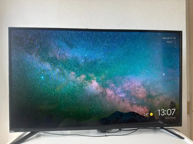 Tv 42 polegadas , chrome cast , antena digital e suporte para parede.