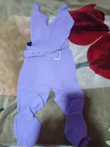 Vendo várias peças de roupas seminovas por 150 reais número veste até o 42 