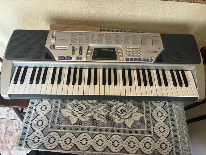 Teclado musical para conserto ou tirar peças