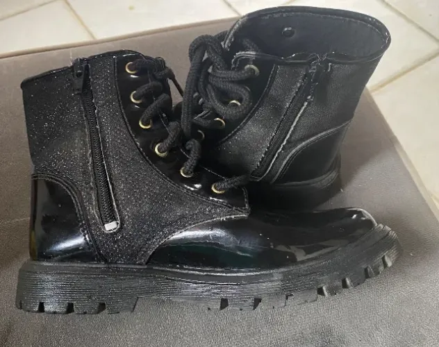 Bota infantil preta