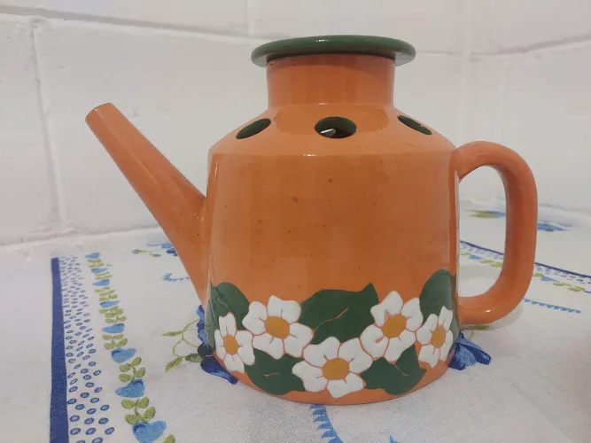 Chaleira de decoração para rosas