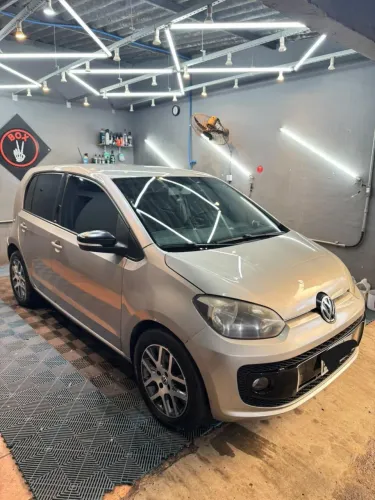 Volkswagen Up! High 1.0 TSI Total Flex 12V 5P 2016