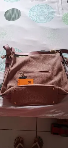 Vende-se essa bolsa feminina nova.