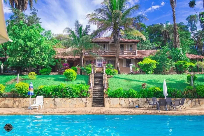 Casa com 5 quartos para alugar em Contagem
