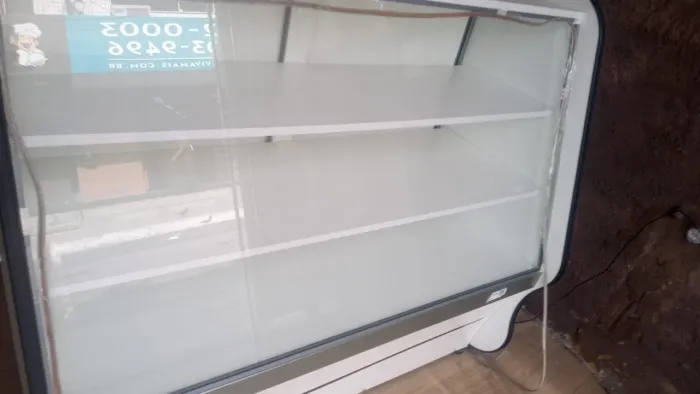 Fogão industrial e um balcão 