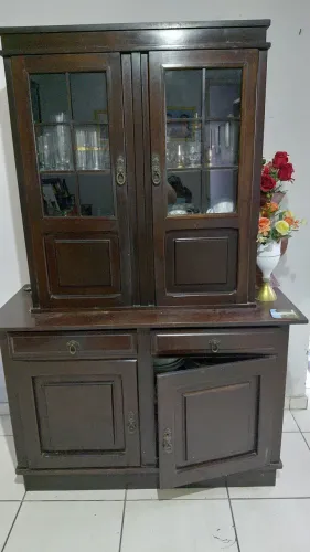Vendo GUARDA LOUCAS madeira maciça  4 portas RS 900 reais 