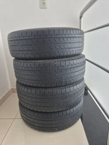 2 Pneus Bridgestone Aro 15 Quase novo !!! 150 Reais cada