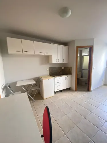 Imóvel para aluguel possui 40 metros quadrados com 2 quartos em Zona 07 - Maringá - PR